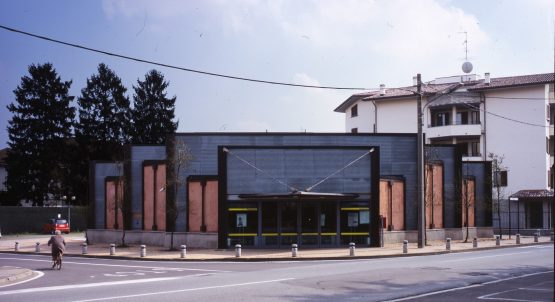 New post office building – Rovello Porro